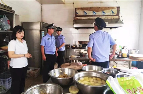老君山景区联合多部门开展食品安全督查 全力守护游客“舌尖安全”