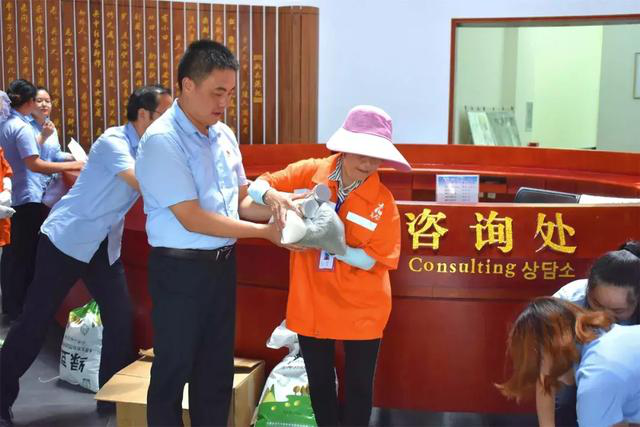 鸡公山：战酷暑、斗高温、送清凉、显真情！