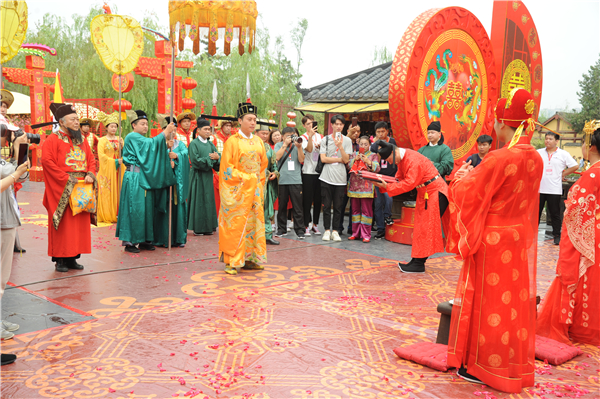 “大宋盛世婚礼”引爆2019清明上河园七夕文化节