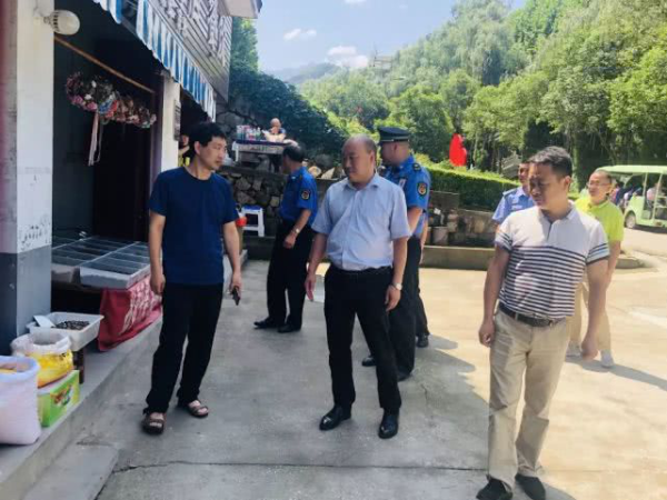 鸡冠洞景区：狠抓旅游市场整顿 创造舒适旅游环境