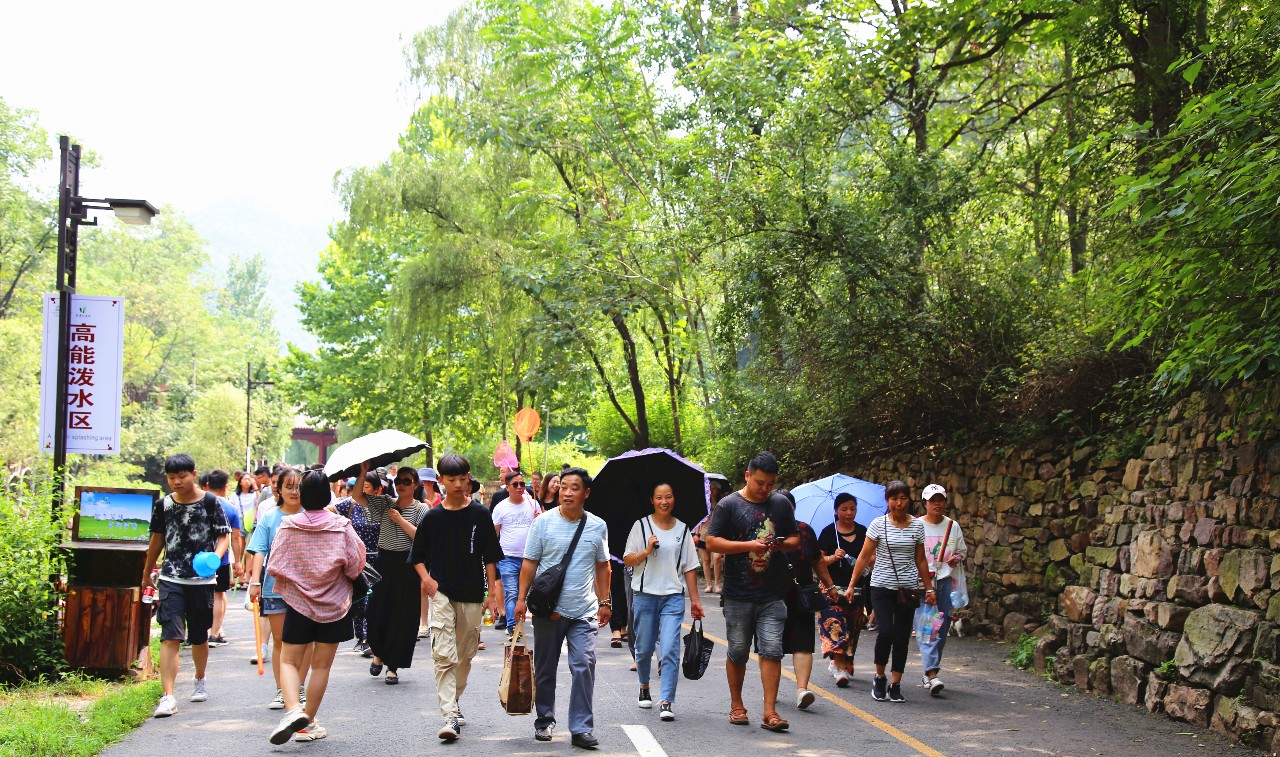 脱离空调房，投入龙潭大峡谷的怀抱中，让你一秒消夏