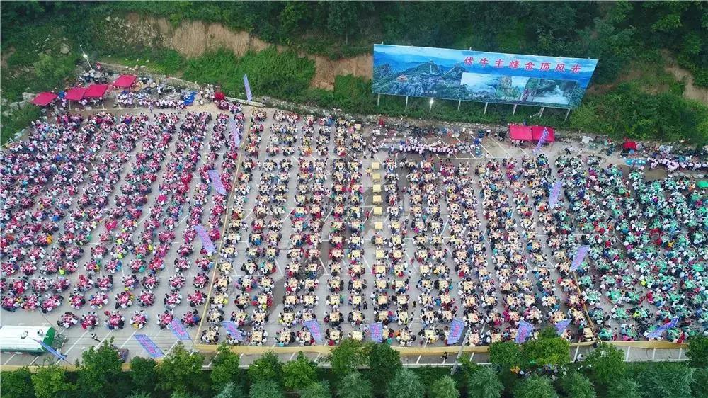 离夏入秋，本周六，老君山万人养生宴喊你贴秋膘啦！