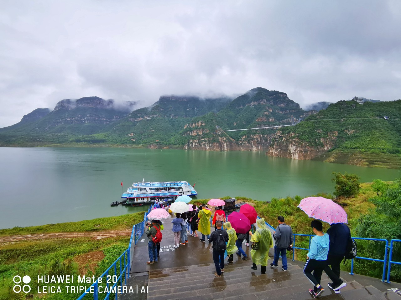 【中秋节黄河三峡景区实况播报】雨中，这么多的游客！！