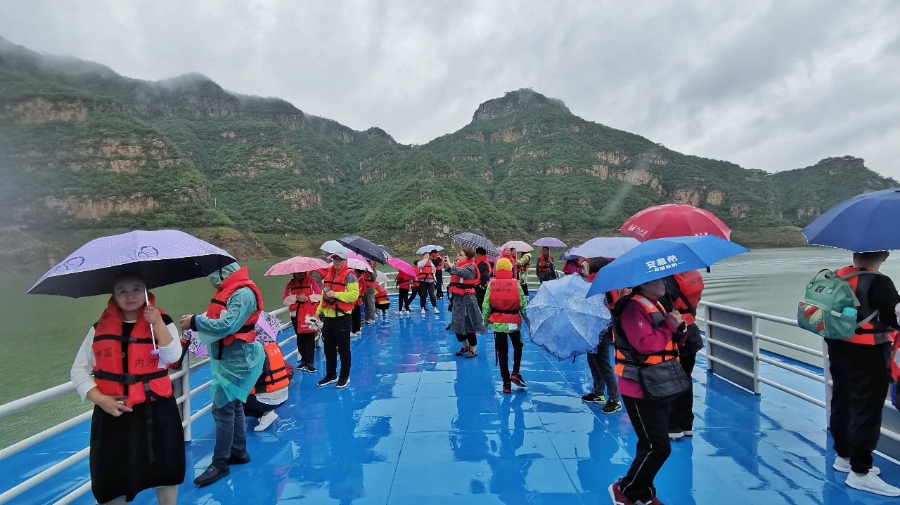 【中秋节黄河三峡景区实况播报】雨中，这么多的游客！！