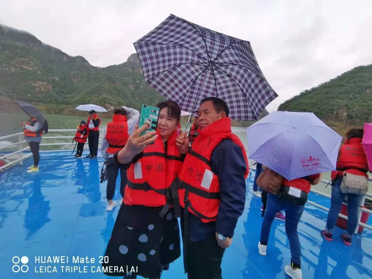 【中秋节黄河三峡景区实况播报】雨中，这么多的游客！！