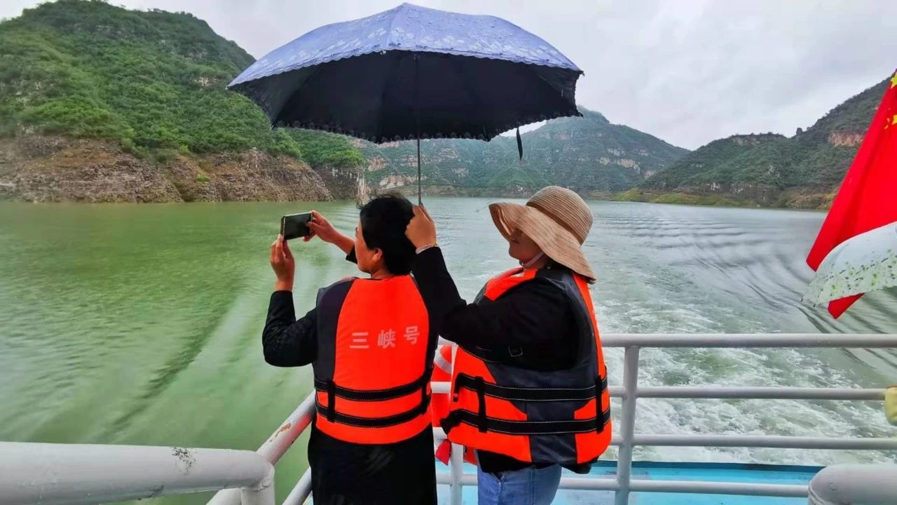 【中秋节黄河三峡景区实况播报】雨中，这么多的游客！！