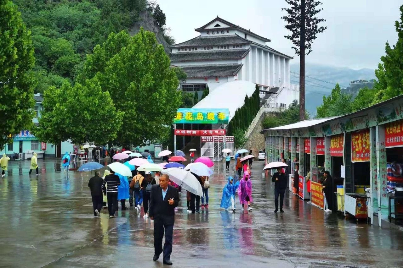 【中秋节黄河三峡景区实况播报】雨中，这么多的游客！！