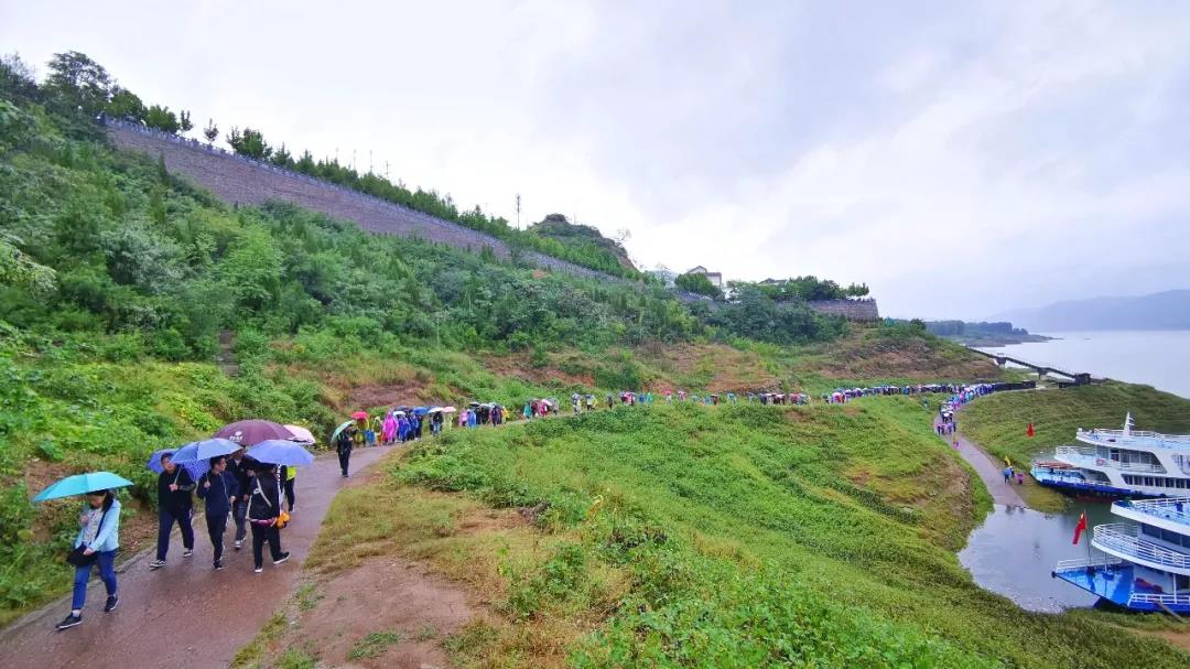 【中秋节黄河三峡景区实况播报】雨中，这么多的游客！！