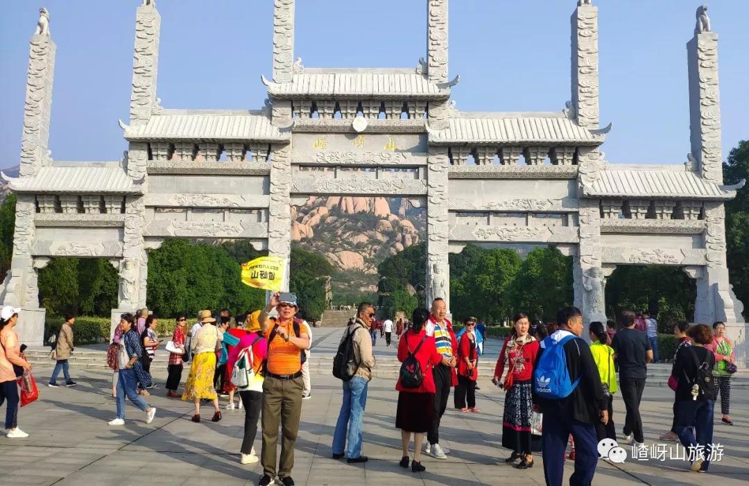 快看！600余人乘旅游专列，奔向嵖岈山！