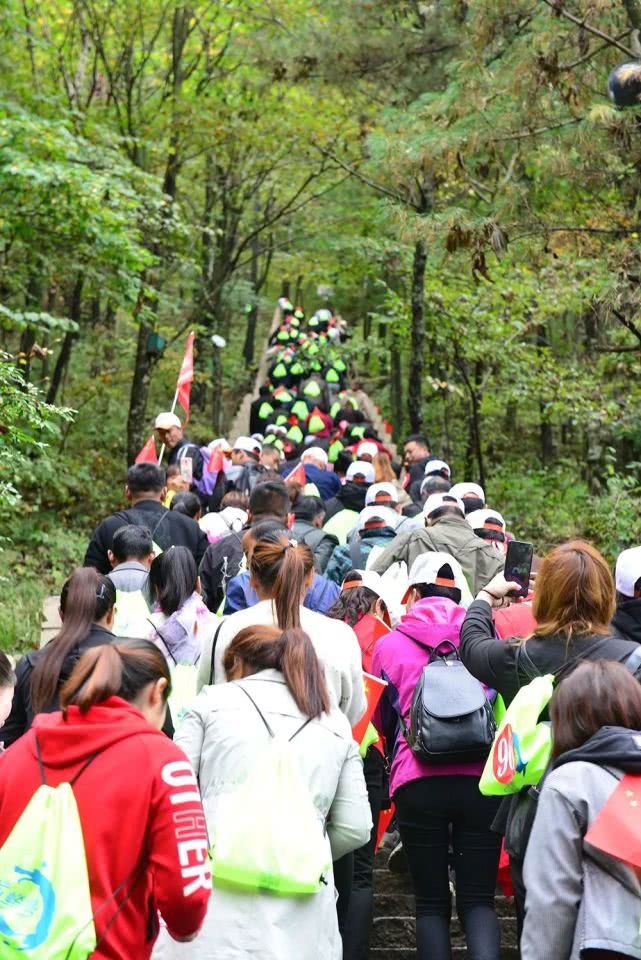 央视一天两场直播洛阳龙峪湾 中原第一峰美 如画！