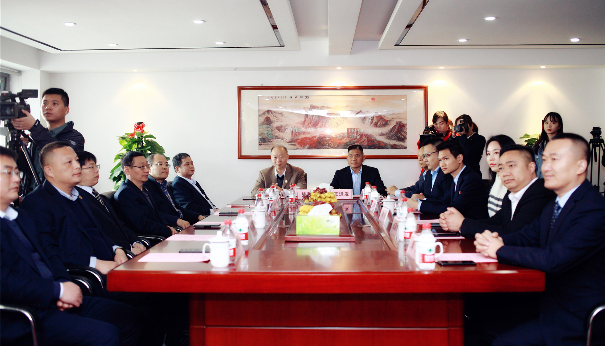 河南中发集团与安钢缔拓实业合作签约仪式在郑州举行