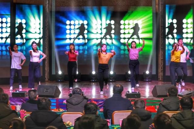 鸡公山景区2020年迎新春联欢会暨2019年度表彰会举行