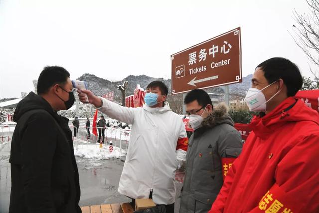 抗疫一线 党旗飘扬｜青年志愿者主动请缨同心抗疫！