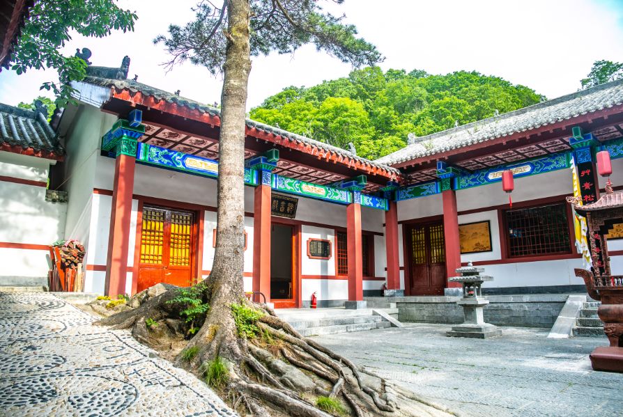 收下这份白云山贺礼，期待与你云游！