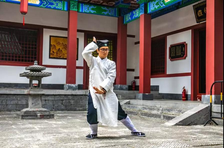 收下这份白云山贺礼，期待与你云游！