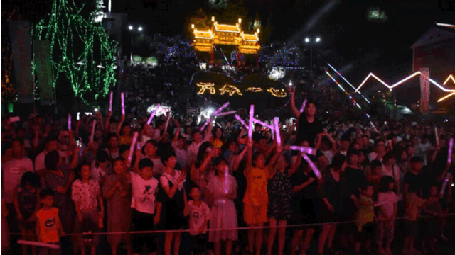 DJ电音、PINK水上乐园...鸡冠洞潮玩电音节万人的夏夜狂欢！