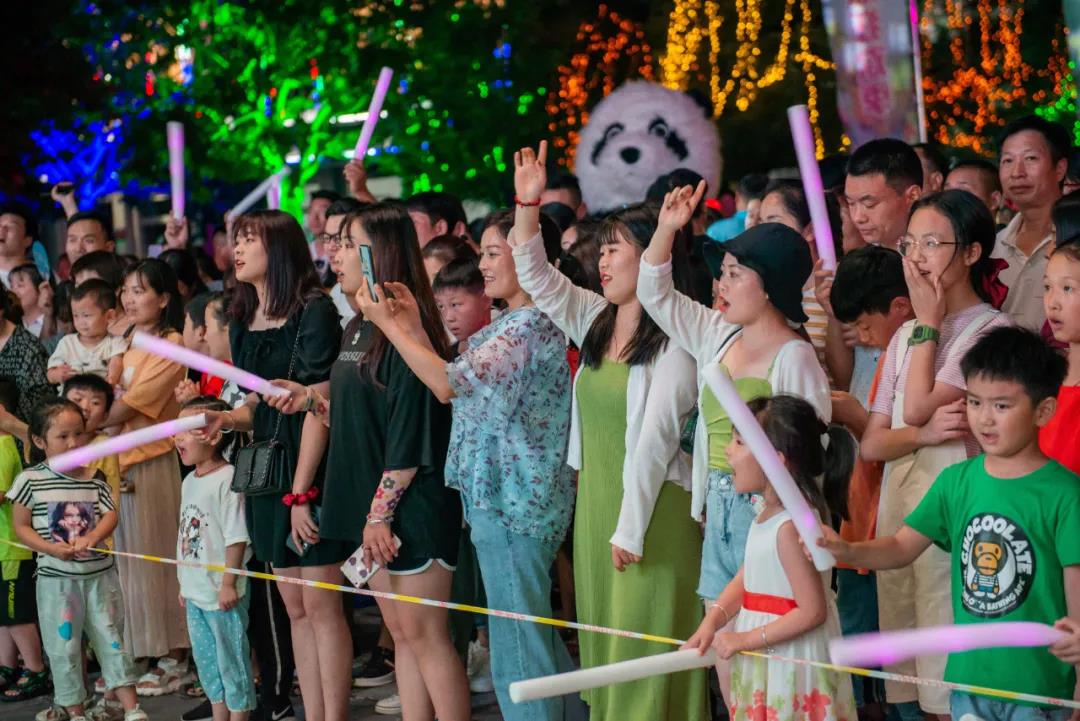 DJ电音、PINK水上乐园...鸡冠洞潮玩电音节万人的夏夜狂欢！