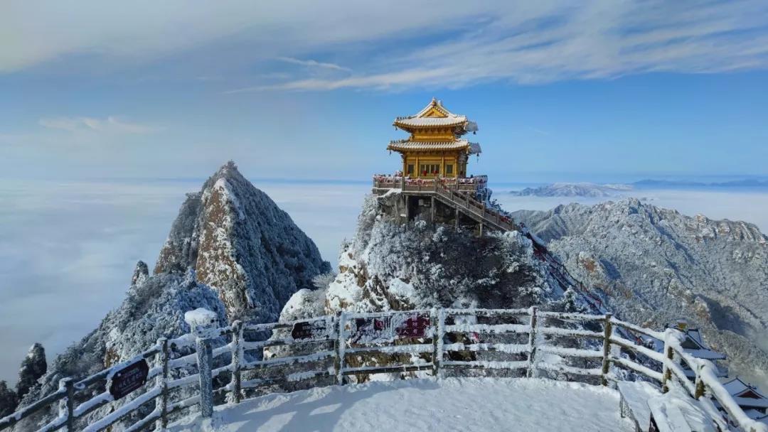 除雪送姜汤，寒冬暖人心