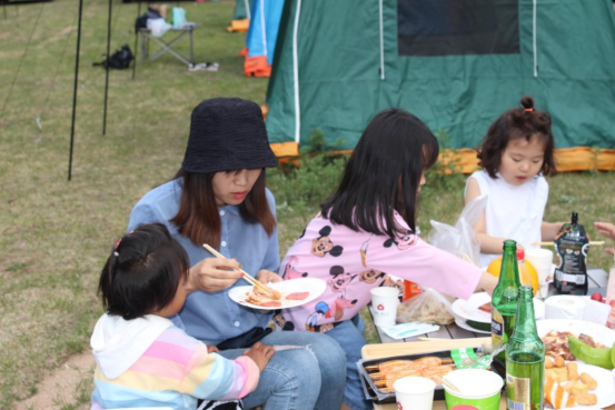 “自驾狂欢 星宿森林 ”住帐篷游客可自驾进入景区让您爽朗无比