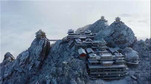 老君山巅迎雪起舞，“疑是仙女下凡来”！