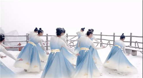 老君山巅迎雪起舞，“疑是仙女下凡来”！