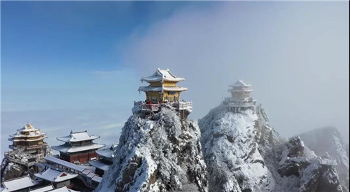 老君山巅迎雪起舞，“疑是仙女下凡来”！