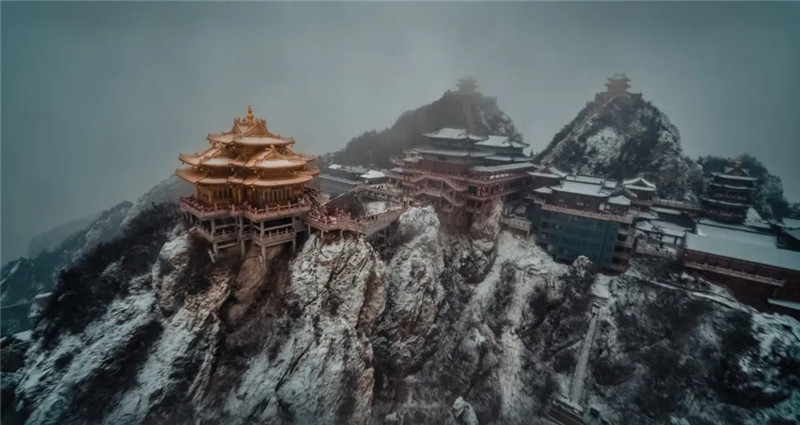 行走河南·读懂中国｜雪后老君山夜景美如画，震撼航拍视角来了！