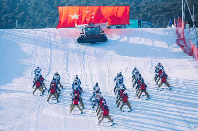 第八届巩义冰雪文化旅游季丨“欢乐冰雪 共创未来”诚挚邀请您体验冰雪运动的魅力！