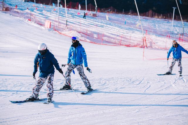 第八届巩义冰雪文化旅游季丨“欢乐冰雪 共创未来”诚挚邀请您体验冰雪运动的魅力！