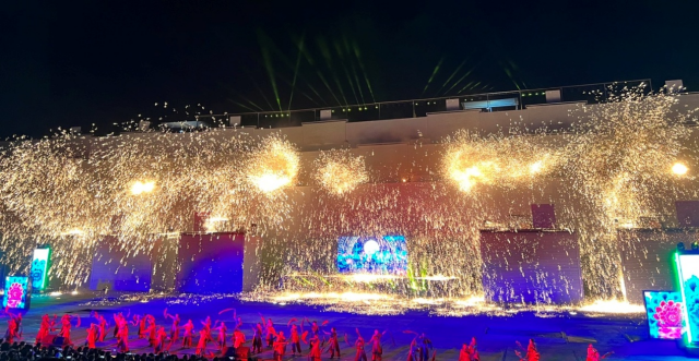 山西司徒小镇“世界最大规模打铁花实景剧表演” 成功挑战世界纪录
