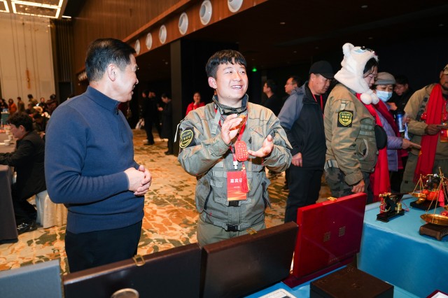 东天山骆驼队抵达黄河美岸·忆江南旅游度假区休整 豫疆文化交流盛典启幕 东天山骆驼队抵达黄河美岸·忆江南旅游度假区休整 豫疆文化交流盛典启幕