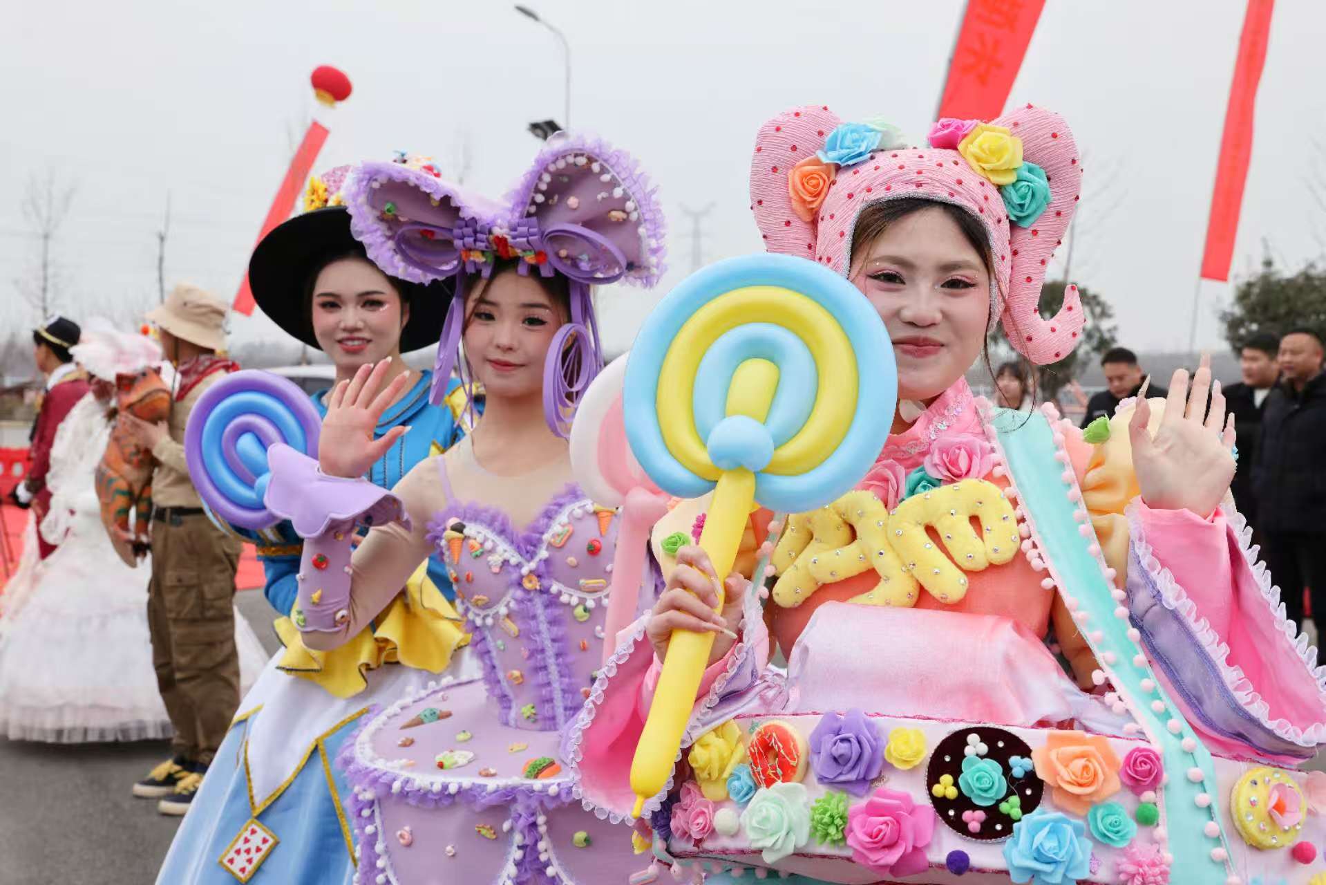 新晋AAA景区米奇王国盛大开业 “鲁山映瑞”首届新春灯会同步启幕 ——潮玩演艺与光影盛宴点 新晋AAA景区米奇王国盛大开业 “鲁山映瑞”首届新春灯会同步启幕 ——潮玩演艺与光影盛宴点