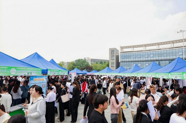 2026河南省文旅人才暨旅游类高校毕业生就业专场双选会在郑州旅游职业学院成功举办