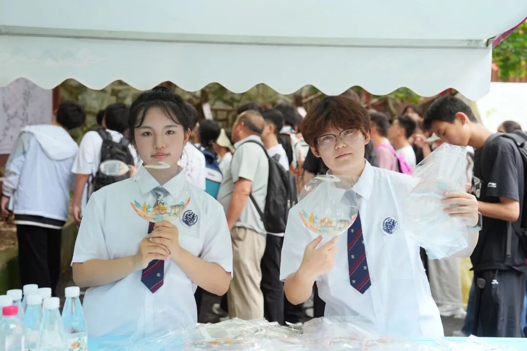 夏日送清凉｜老君山清凉驿站暖心上线，文创扇、矿泉水免费送！